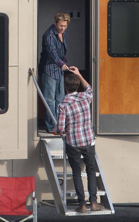 O «κουλ» Τζόνι Ντεπ: Ξανθός, με μουστάκα και ένα πραγματικά ύποπτο τσιγάρο [εικόνες] | iefimerida.gr 1