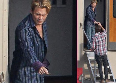 O «κουλ» Τζόνι Ντεπ: Ξανθός, με μουστάκα και ένα πραγματικά ύποπτο τσιγάρο [εικόνες] | iefimerida.gr 2