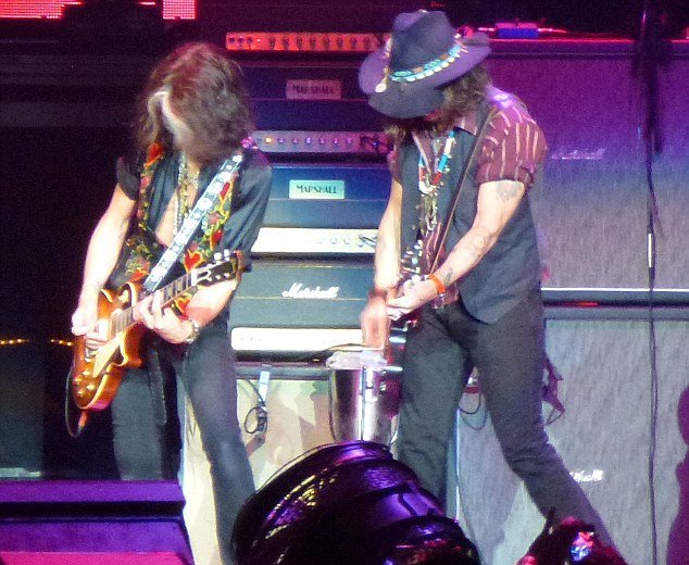 Η ξανθιά που «έκλεψε» την παράσταση από τους Aerosmith και τον Τζόνι Ντεπ [εικόνες]  | iefimerida.gr 2