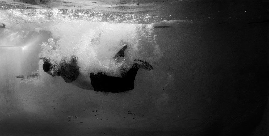 Ζώντας με κατάθλιψη: Ενα πρότζεκτ αυτοπορτρέτων αποτυπώνει έναν αλλιώτικο κόσμο [εικόνες] | iefimerida.gr 12