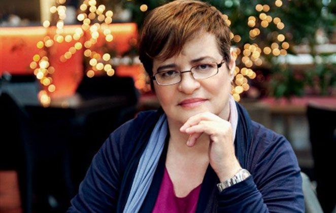 Σκυλί δάγκωσε τα οπίσθια της δημοσιογράφου Ντέπυς Γκολεμά [εικόνα] | iefimerida.gr 2