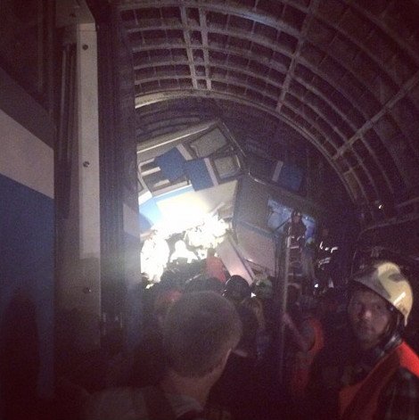 Τρόμος στο Μετρό της Μόσχας: Εκτροχιάστηκε συρμός - Tουλάχιστον 20 νεκροί [βίντεο & εικόνες] | iefimerida.gr 4