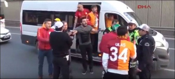 Τρόμος στην Κωνσταντινούπολη-Αναβλήθηκε ποδοσφαιρικό ντέρμπι λόγω απειλής [εικόνες&βίντεο] | iefimerida.gr 2