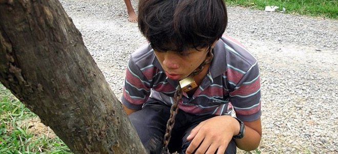 Τον έδεσε σε δέντρο επειδή έκανε κοπάνα από το σχολείο! [εικόνα] | iefimerida.gr 0