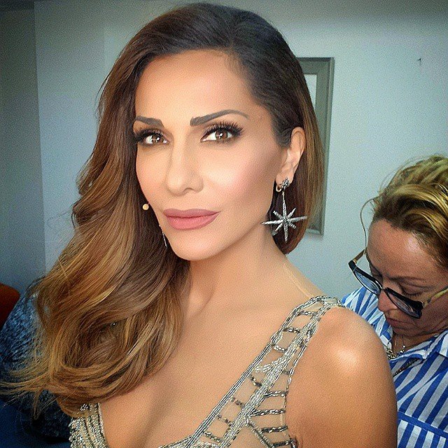 Τα μοναδικά φορέματα Βανδή και Ασλανίδου [εικόνες] | iefimerida.gr 1