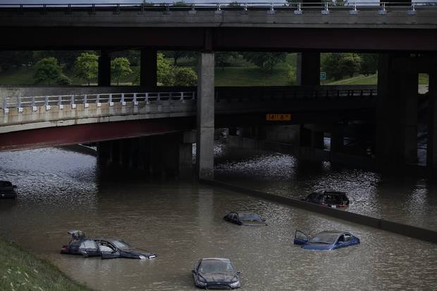 Χάος στο Ντιτρόιτ από καταρρακτώδεις βροχές -Το... ρέμα πήρε 1.000 αυτοκίνητα [εικόνες] | iefimerida.gr 6