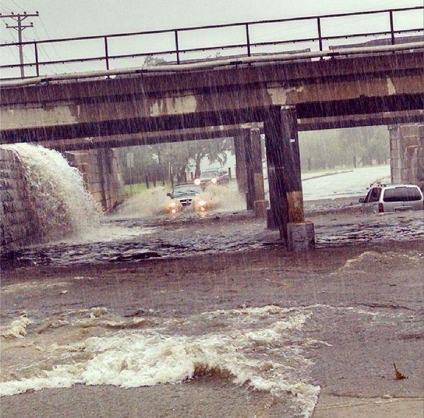 Χάος στο Ντιτρόιτ από καταρρακτώδεις βροχές -Το... ρέμα πήρε 1.000 αυτοκίνητα [εικόνες] | iefimerida.gr 0