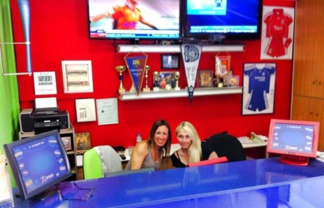 Η Πηγή Δεβετζή χτυπάει... μύγες στο προποτζίδικό της [εικόνα] | iefimerida.gr 1