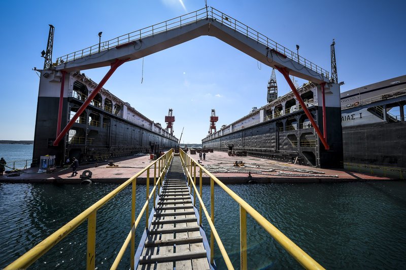Η νέα πλωτή δεξαμενή στην Ναυπηγοεπισκευαστική Ζώνη Περάματος έπιασε δουλειά [εικόνες] | iefimerida.gr 2