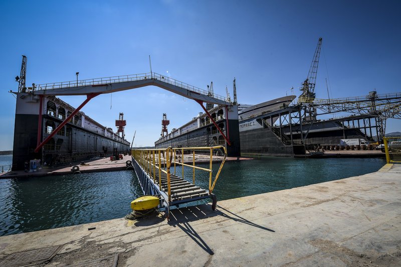 Η νέα πλωτή δεξαμενή στην Ναυπηγοεπισκευαστική Ζώνη Περάματος έπιασε δουλειά [εικόνες] | iefimerida.gr 3