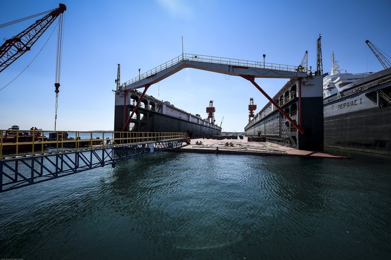 Η νέα πλωτή δεξαμενή στην Ναυπηγοεπισκευαστική Ζώνη Περάματος έπιασε δουλειά [εικόνες] | iefimerida.gr 6