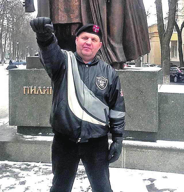 Ακροδεξιός ηγέτης τρομοκρατεί, σπρώχνει και χαστουκίζει εισαγγελέα στην Ουκρανία [βίντεο] | iefimerida.gr 2