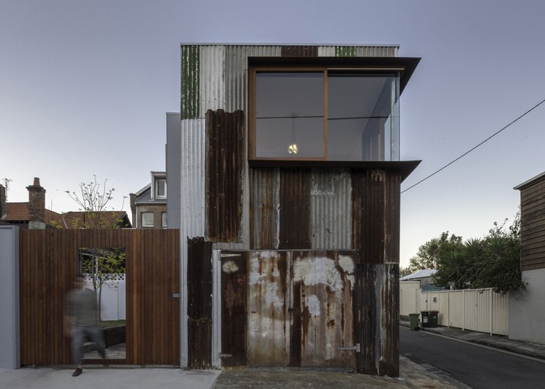 DeZeen: Η εκπληκτική μίνιμαλ... τσίγκινη παράγκα του αρχιτέκτονα Ραφαέλο Ροσελίνι [εικόνες] | iefimerida.gr 0