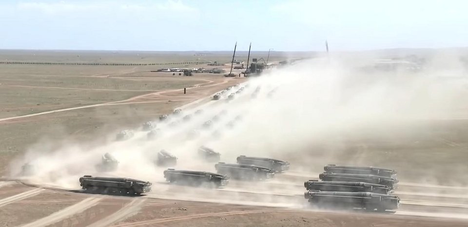 ΗΠΑ-Κίνα-Ρωσία συγκρίνουν τους στρατούς τους -Μπρα ντε φερ με μεγαλειώδεις παρελάσεις [εικόνες & βίντεο] | iefimerida.gr 2