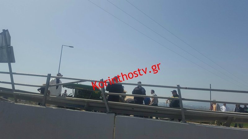 Τραγωδία στην Κόρινθο: Ενας νεκρός, δύο τραυματίες από σύγκρουση ΙΧ με τρακτέρ [εικόνες & βίντεο] | iefimerida.gr 0