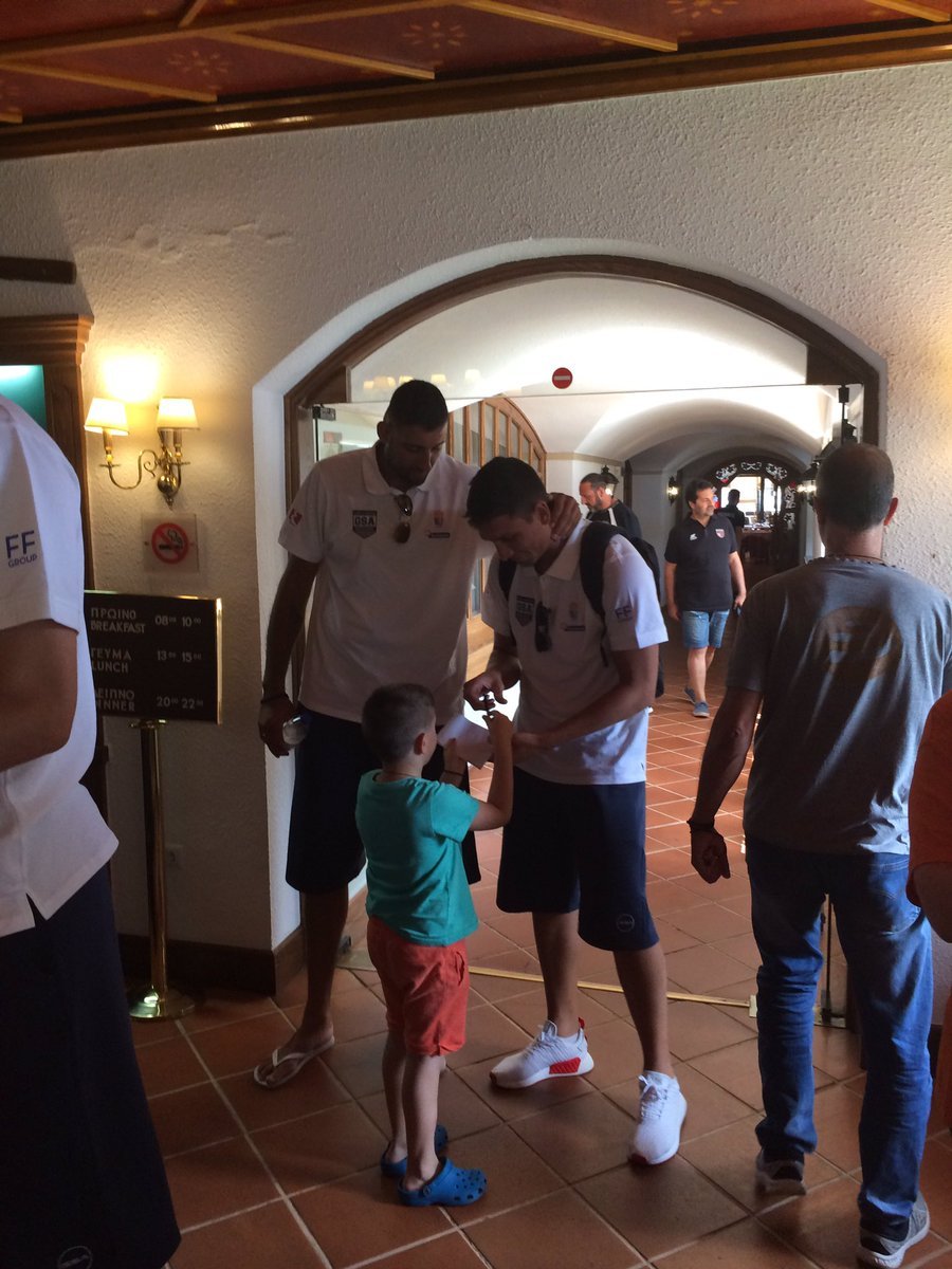 Εθνική ομάδα μπάσκετ: Αποθέωση στο Καρπενήσι, υποδοχή με παραδοσιακές στολές [εικόνες & βίντεο]  | iefimerida.gr 1