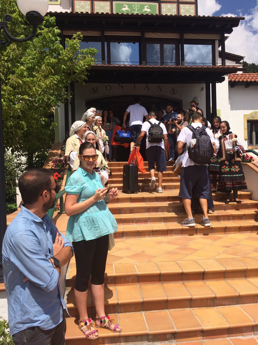 Εθνική ομάδα μπάσκετ: Αποθέωση στο Καρπενήσι, υποδοχή με παραδοσιακές στολές [εικόνες & βίντεο]  | iefimerida.gr 2