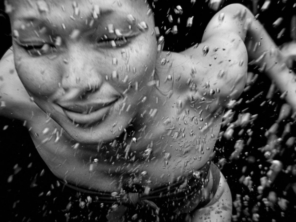 Στο πιο θρυλικό pool party της Γαλλικής Ριβιέρας -Από τον Μπόνο, μέχρι την Καρολίνα του Μονακό, όλοι έχουν περάσει από εκεί [εικόνες] | iefimerida.gr 5