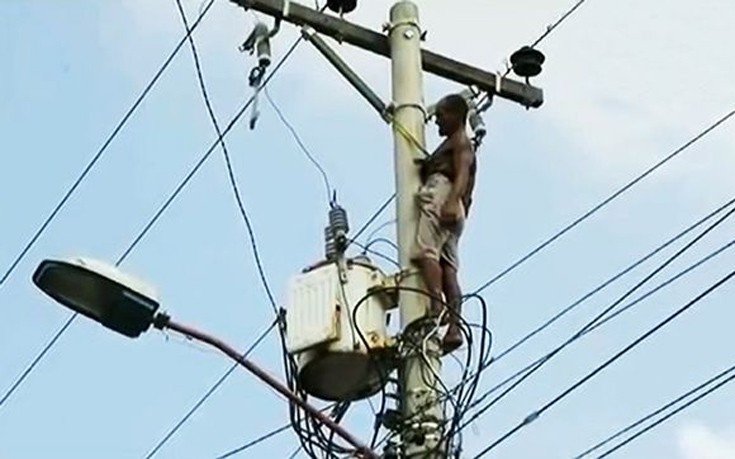 Ο άνθρωπος που ξεγέλασε τον θάνατο – Τον «χτύπησαν» 13.000 βολτ και σώθηκε [εικόνες]  | iefimerida.gr 2