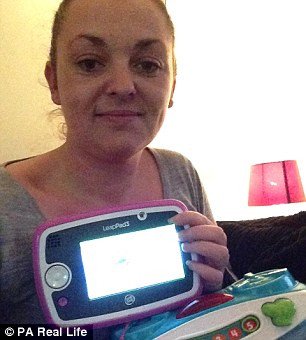 Ισως η πιο τυχερή Βρετανίδα - Συμμετέχει σε 400 διαγωνισμούς την ημέρα, έχει κερδίσει δώρα 35.000 λιρών [εικόνες]  | iefimerida.gr 1