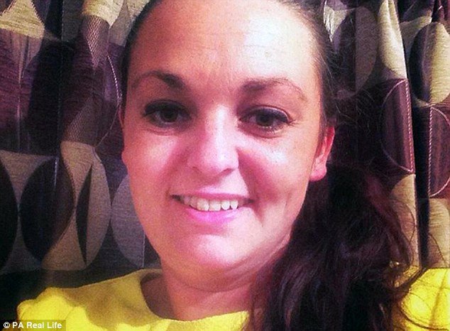 Ισως η πιο τυχερή Βρετανίδα - Συμμετέχει σε 400 διαγωνισμούς την ημέρα, έχει κερδίσει δώρα 35.000 λιρών [εικόνες]  | iefimerida.gr 5