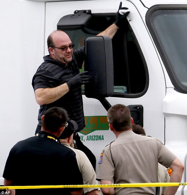 Ανδρας άρχισε να πυροβολεί αδιακρίτως σε αυτοκινητόδρομο της Αριζόνα [εικόνες] | iefimerida.gr 2