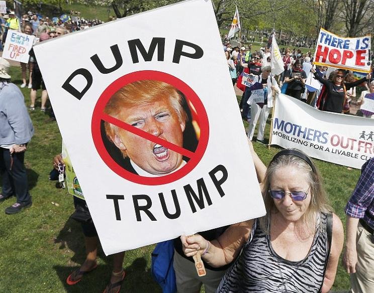 Ο Ντι Κάπριο στην πρώτη γραμμή σε διαδήλωση κατά του Τραμπ -Για την κλιματική αλλαγή [εικόνες] | iefimerida.gr 2