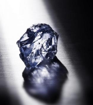 Σπάνιο μπλε διαμάντι βρέθηκε σε ορυχείο της Νότιας Αφρικής [εικόνες] | iefimerida.gr 3