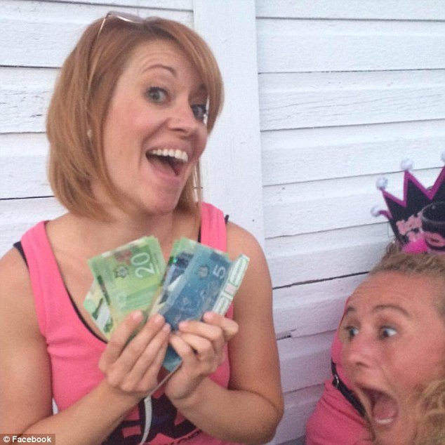 Αυτή είναι η νέα μανία των χωρισμένων - Τι κάνουν με το που παίρνουν τα χαρτιά του διαζυγίου [εικόνες] | iefimerida.gr 1