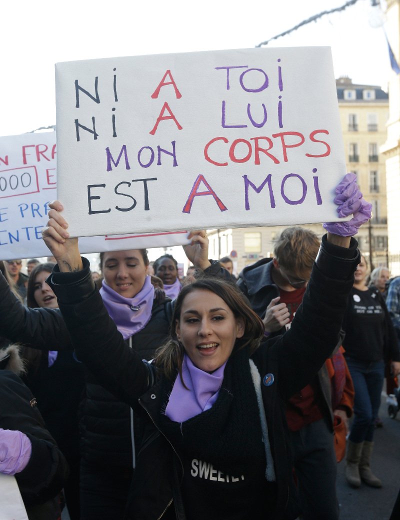 Οι γυναίκες σε Γαλλία-Ιταλία βγήκαν στους δρόμους 