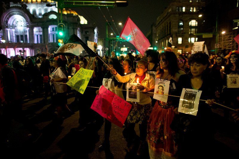 Στους δρόμους βγήκαν οι Μεξικανές για τις αυξανόμενες δολοφονίες γυναικών [εικόνες] | iefimerida.gr 3