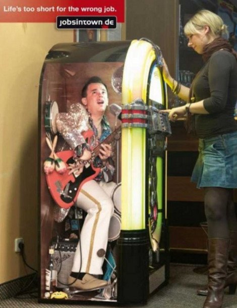 Δείτε τους «ανθρώπους» που κρύβονται μέσα στα αυτόματα μηχανήματα  [εικόνες] | iefimerida.gr 2