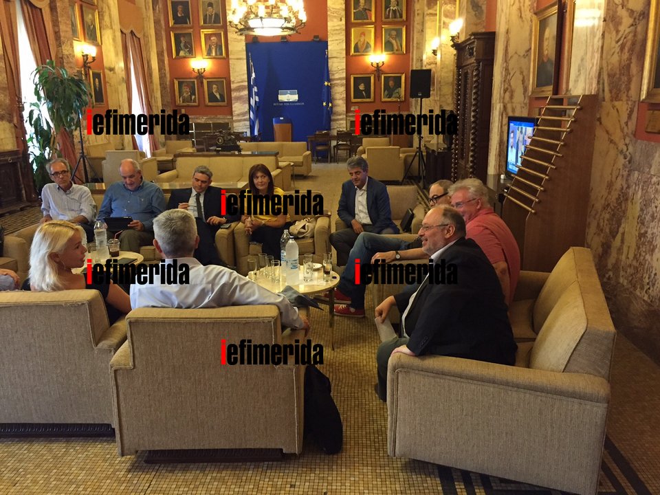 Διακομματική: Συνεδριάζει για το ντιμπέιτ, «χύμα» στο εντευκτήριο της Βουλής | iefimerida.gr 2
