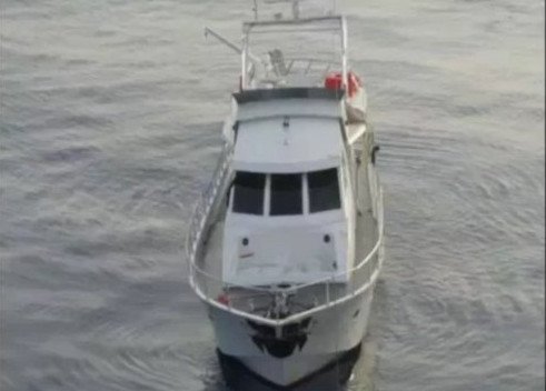 Μετανάστες... πρώτης θέσης: Πλήρωσαν 8.500 δολάρια και ταξίδεψαν στην Ιταλία με γιοτ [εικόνες & βίντεο] | iefimerida.gr 0