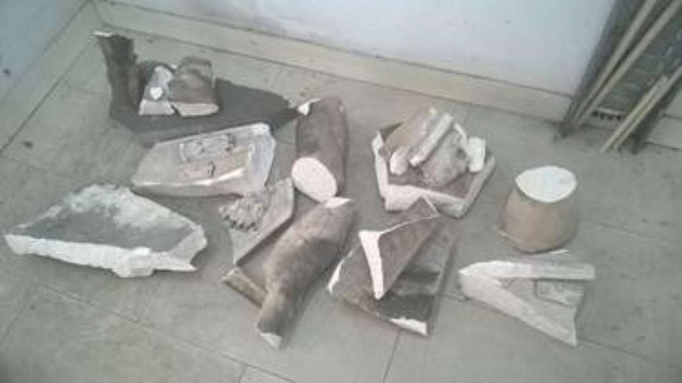 H selfie της καταστροφής -Γκρέμισε και διέλυσε άγαλμα 126 ετών [εικόνες] | iefimerida.gr 1