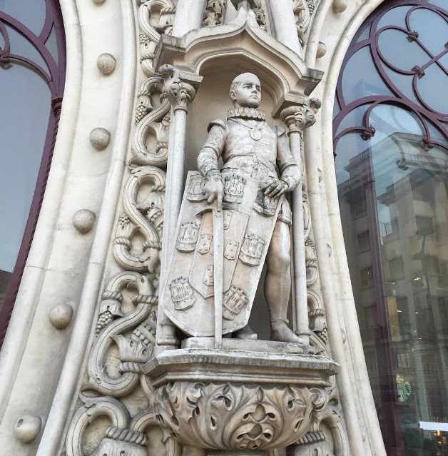 H selfie της καταστροφής -Γκρέμισε και διέλυσε άγαλμα 126 ετών [εικόνες] | iefimerida.gr 2