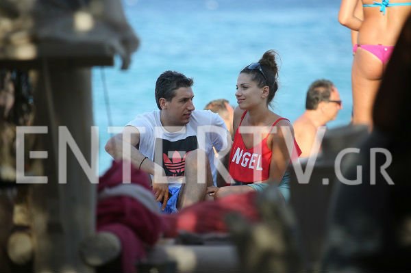 Ο Διαμαντίδης όπως δεν τον έχετε ξαναδεί: Σε τρυφερό τετ α τετ στη Μύκονο [εικόνες] | iefimerida.gr 1