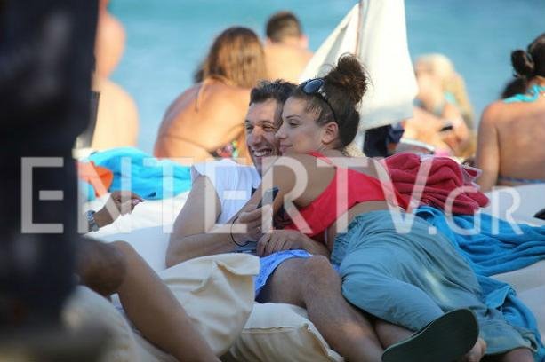 Ο Διαμαντίδης όπως δεν τον έχετε ξαναδεί: Σε τρυφερό τετ α τετ στη Μύκονο [εικόνες] | iefimerida.gr 2