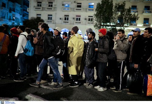 Διαμαρτυρία προσφύγων στη Θεσσαλονίκη -Ξεκίνησαν να πάνε με τα πόδια στα σύνορα [εικόνες] | iefimerida.gr 1