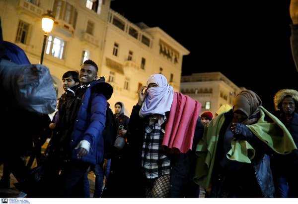 Διαμαρτυρία προσφύγων στη Θεσσαλονίκη -Ξεκίνησαν να πάνε με τα πόδια στα σύνορα [εικόνες] | iefimerida.gr 2