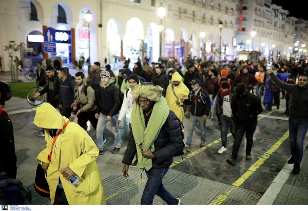 Διαμαρτυρία προσφύγων στη Θεσσαλονίκη -Ξεκίνησαν να πάνε με τα πόδια στα σύνορα [εικόνες] | iefimerida.gr 3
