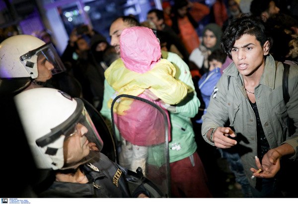 Διαμαρτυρία προσφύγων στη Θεσσαλονίκη -Ξεκίνησαν να πάνε με τα πόδια στα σύνορα [εικόνες] | iefimerida.gr 5