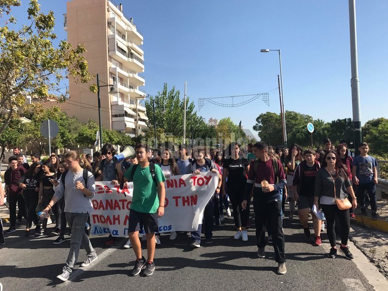 Για 140 καζάνια γεμάτα πετρέλαιο που δημιουργούν μια βόμβα στο κέντρο της πόλης κάνει λόγο σε ανακοίνωση - κάλεσμα η Ένωση Συλλόγων Γονέων και Κηδεμόνων Περάματος.