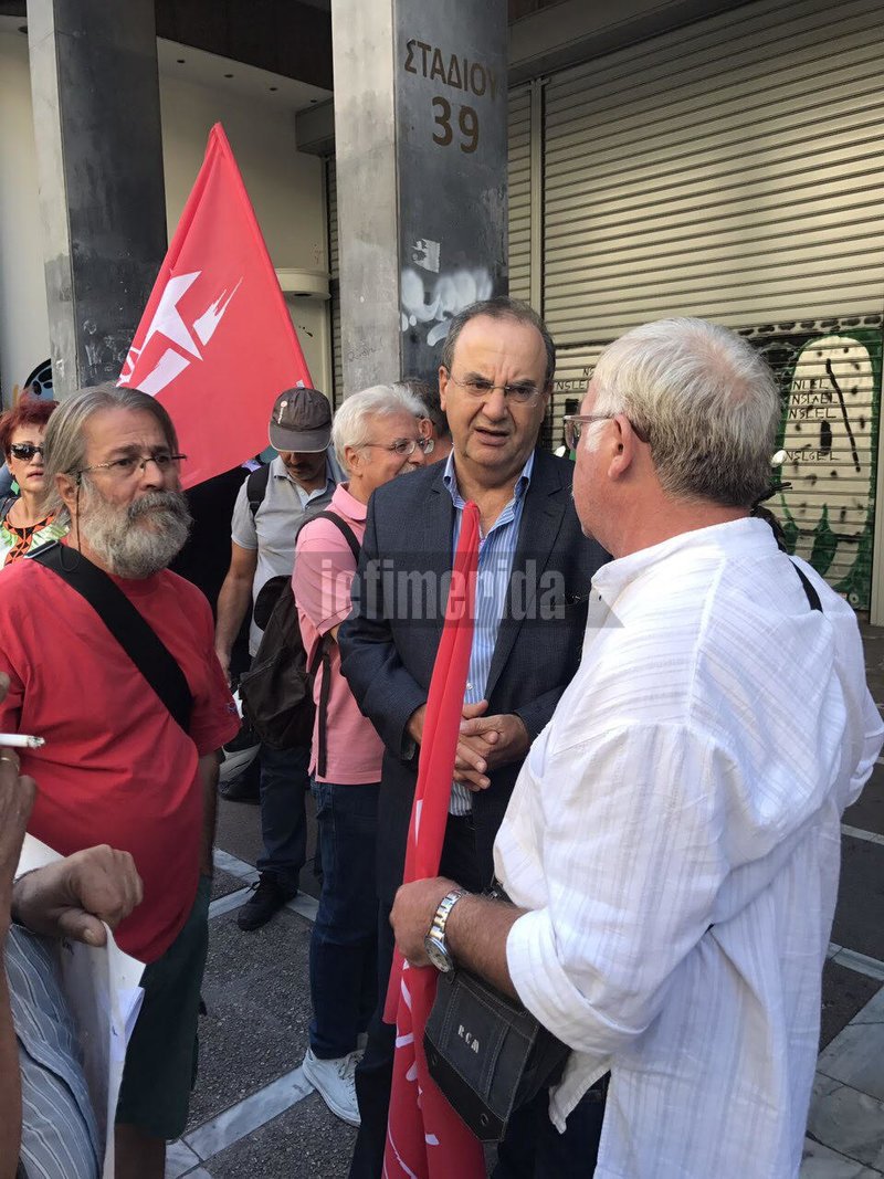 Νέα διαμαρτυρία για τους πλειστηριασμούς -«Το αίσχος της κυβέρνησης συνεχίζεται», λέει η ΛΑΕ [εικόνες & βίντεο] | iefimerida.gr 2
