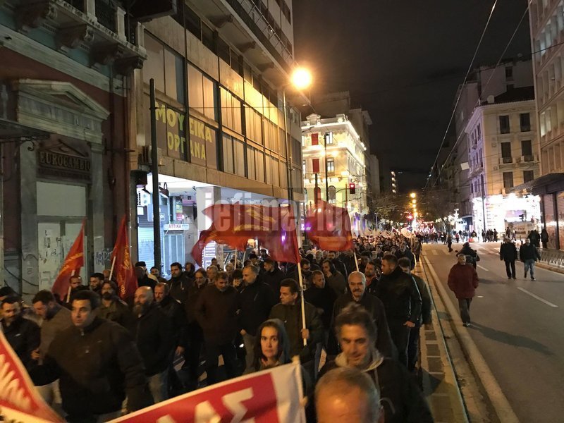Πορεία διαμαρτυρίας προς τη Βουλή ενόψει της ψήφισης του προϋπολογισμού [εικόνες] | iefimerida.gr 1
