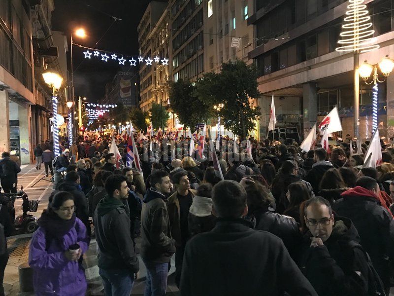 Πορεία διαμαρτυρίας προς τη Βουλή ενόψει της ψήφισης του προϋπολογισμού [εικόνες] | iefimerida.gr 5