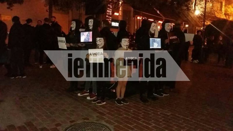 Διαμαρτυρία ακτιβιστών κατά της κατανάλωσης κρέατος -Στα μαύρα, με μάσκες των Anonymous [εικόνες] | iefimerida.gr 3