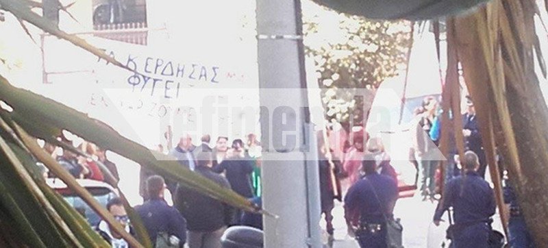 Διαμαρτυρίες κατοίκων της Κυψέλης έξω από το σπίτι του Αλέξη Τσίπρα [εικόνες] | iefimerida.gr 1