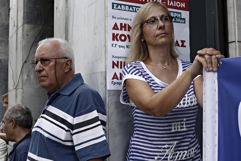 Συγκέντρωση διαμαρτυρίας συνταξιούχων στο κέντρο -Για το πετσόκομμα των επικουρικών [εικόνες] | iefimerida.gr 1