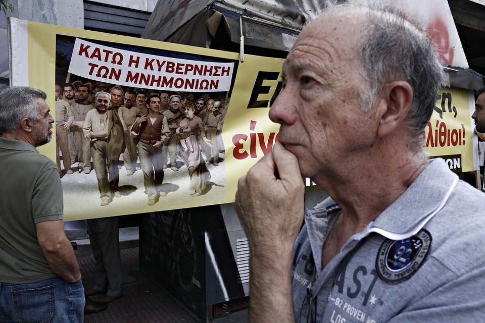 Συγκέντρωση διαμαρτυρίας συνταξιούχων στο κέντρο -Για το πετσόκομμα των επικουρικών [εικόνες] | iefimerida.gr 2